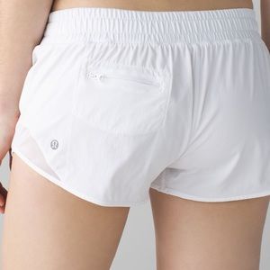 Lululemon Athletica Hotty Hot Swift 2.5” shorts